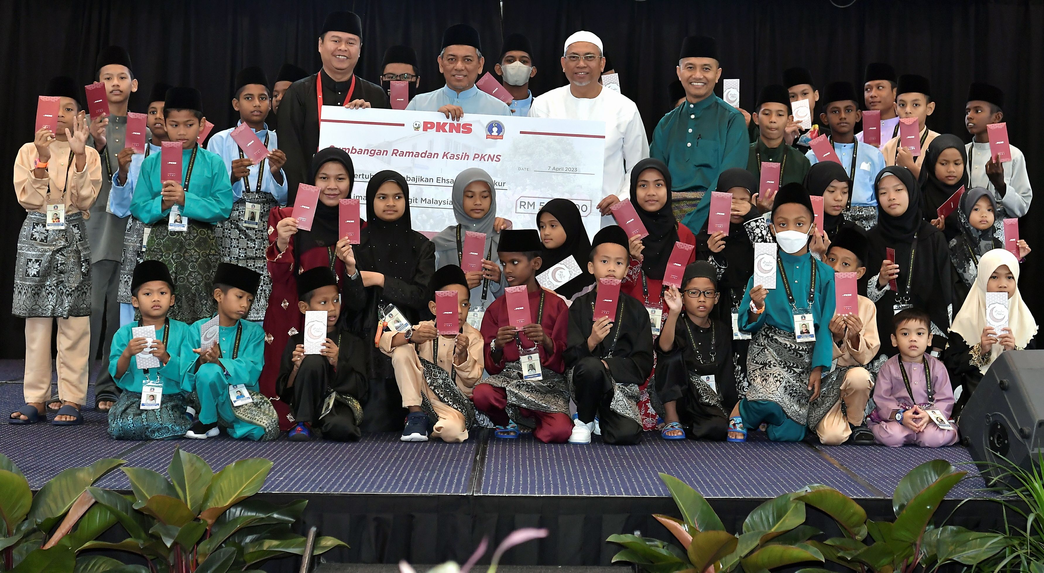 PKNS salur RM5,000, bantu pembangunan rumah kebajikan Pekeas