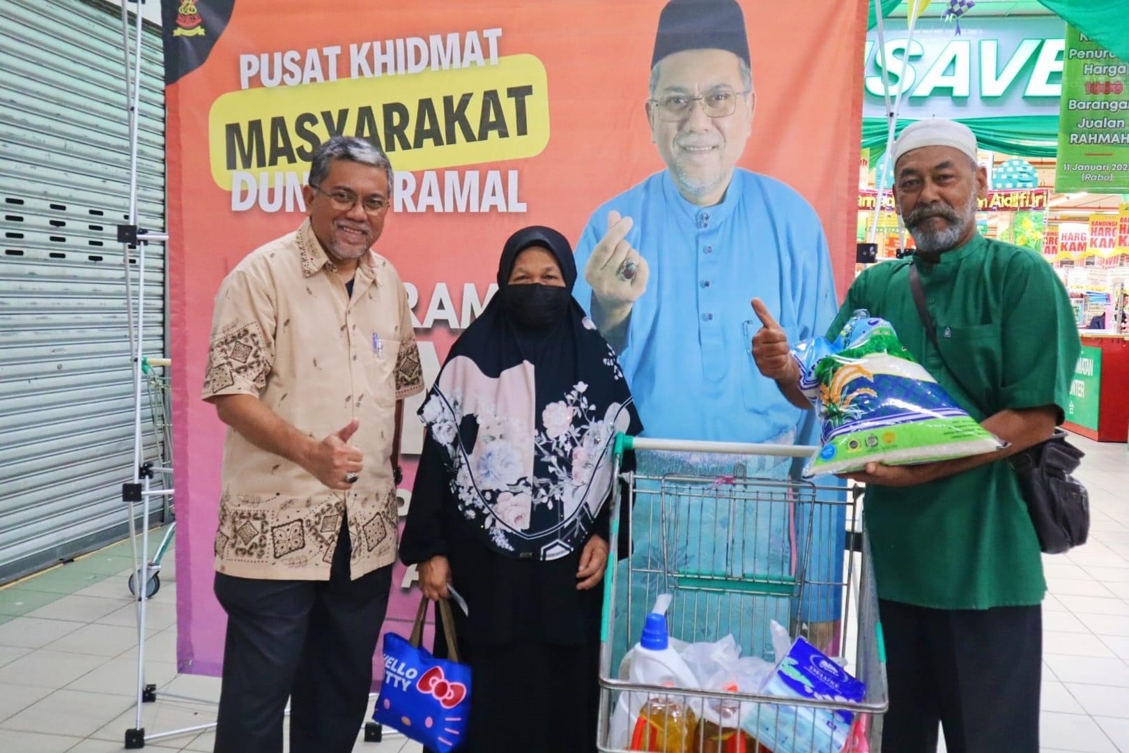 850 warga DUN Sungai Ramal terima baucar beli belah Aidilfitri RM200
