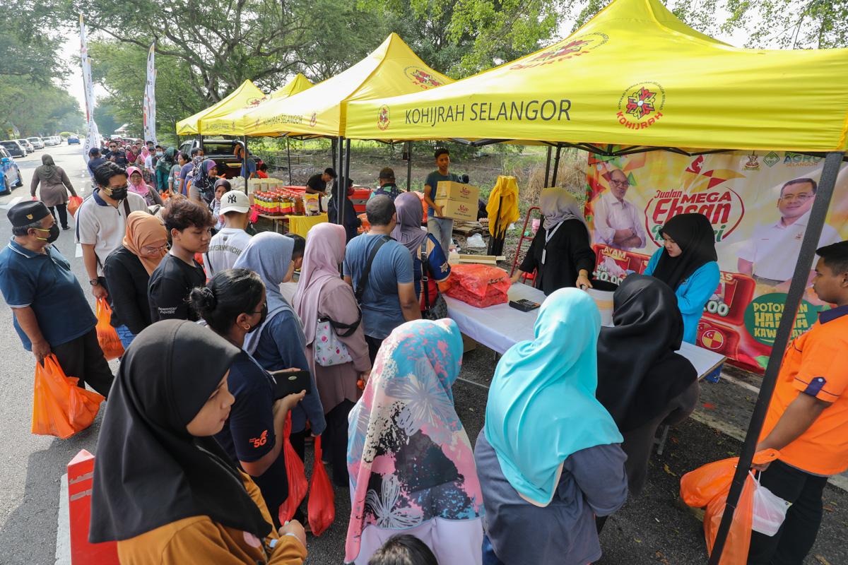 Pengunjung jualan mega syukur dapat jimat beli barangan persiapan Aidilfitri