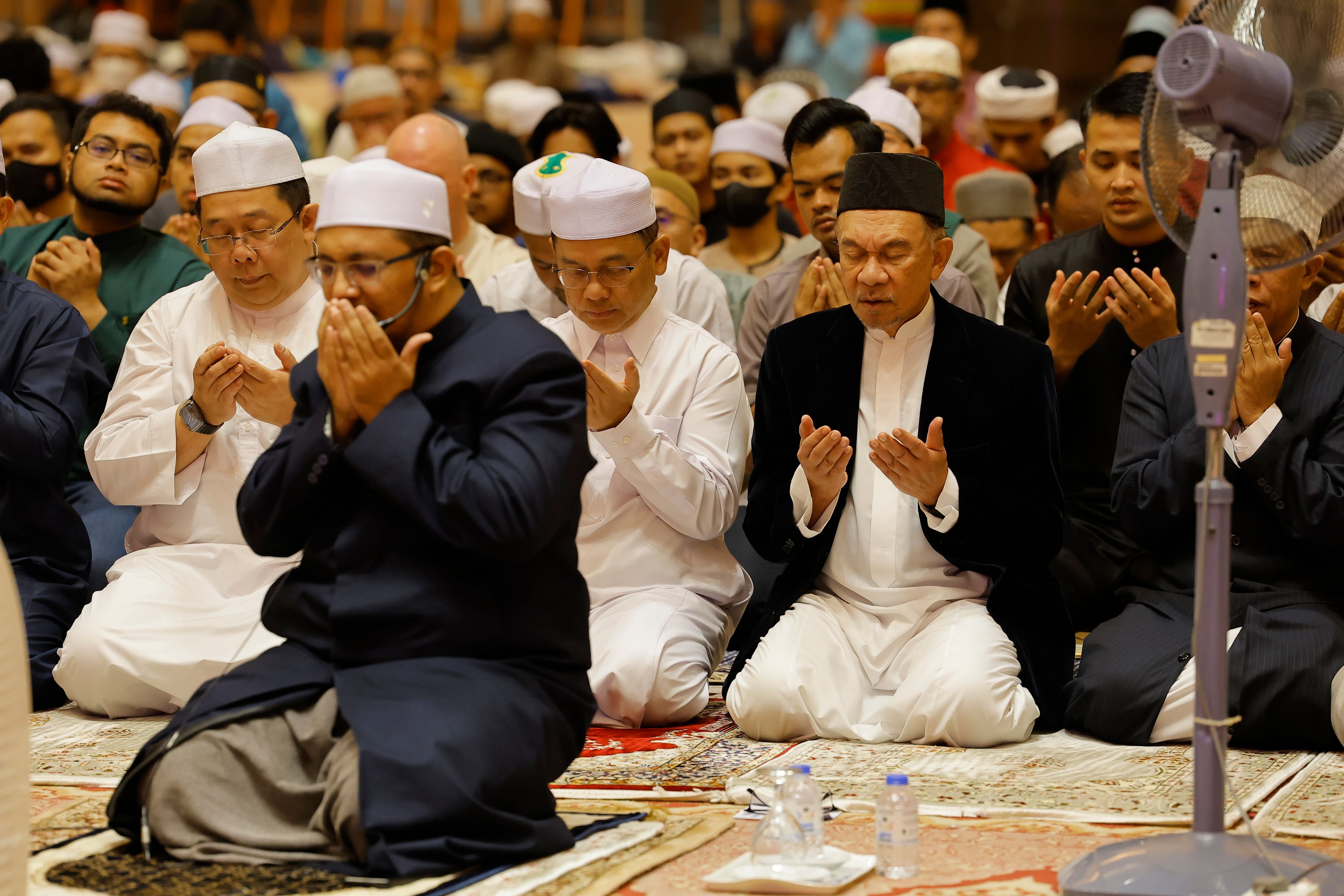 PM sertai Qiyamullail Perdana bersama 2,000 jemaah di Masjid Putra