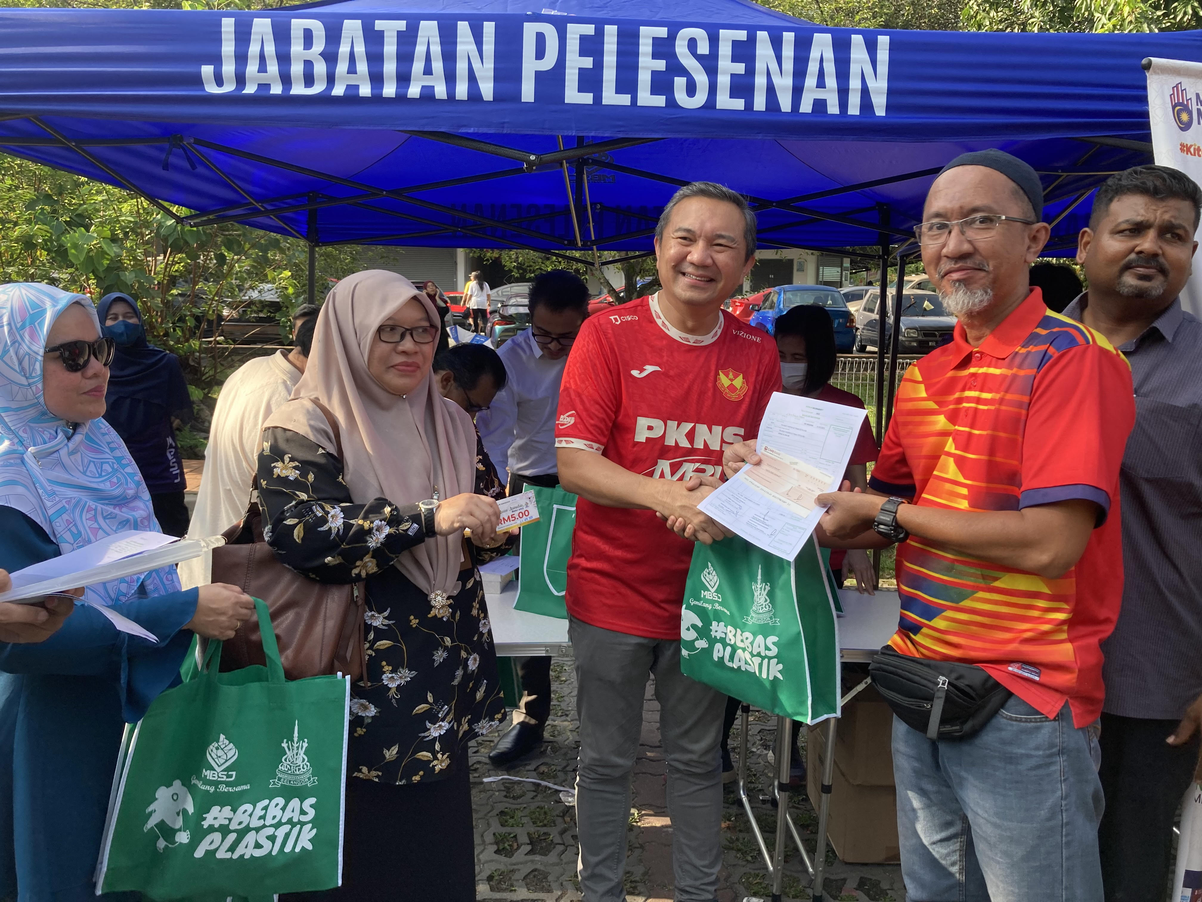 30 masjid, surau DUN Kinrara terima bantuan Ramadan RM34,000