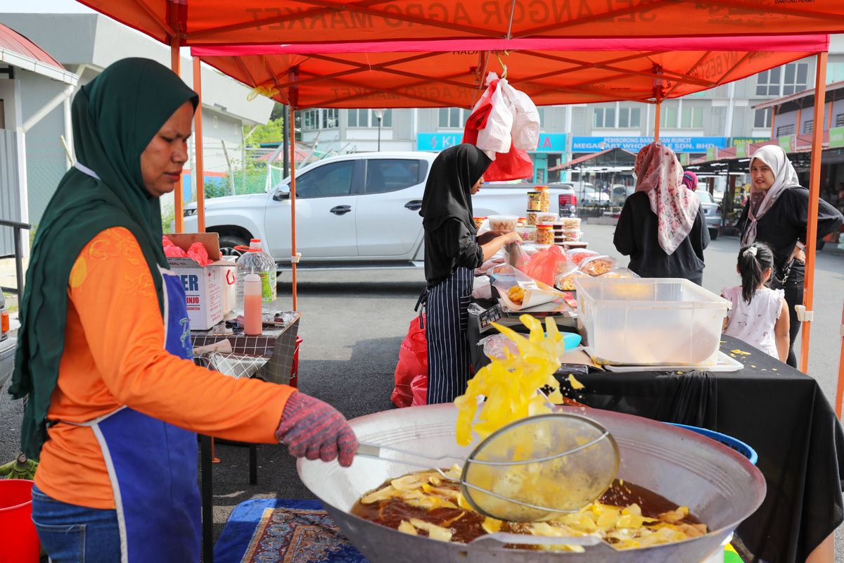 Laba peniaga kecil, kerepek pisang tanduk laris menjelang Syawal