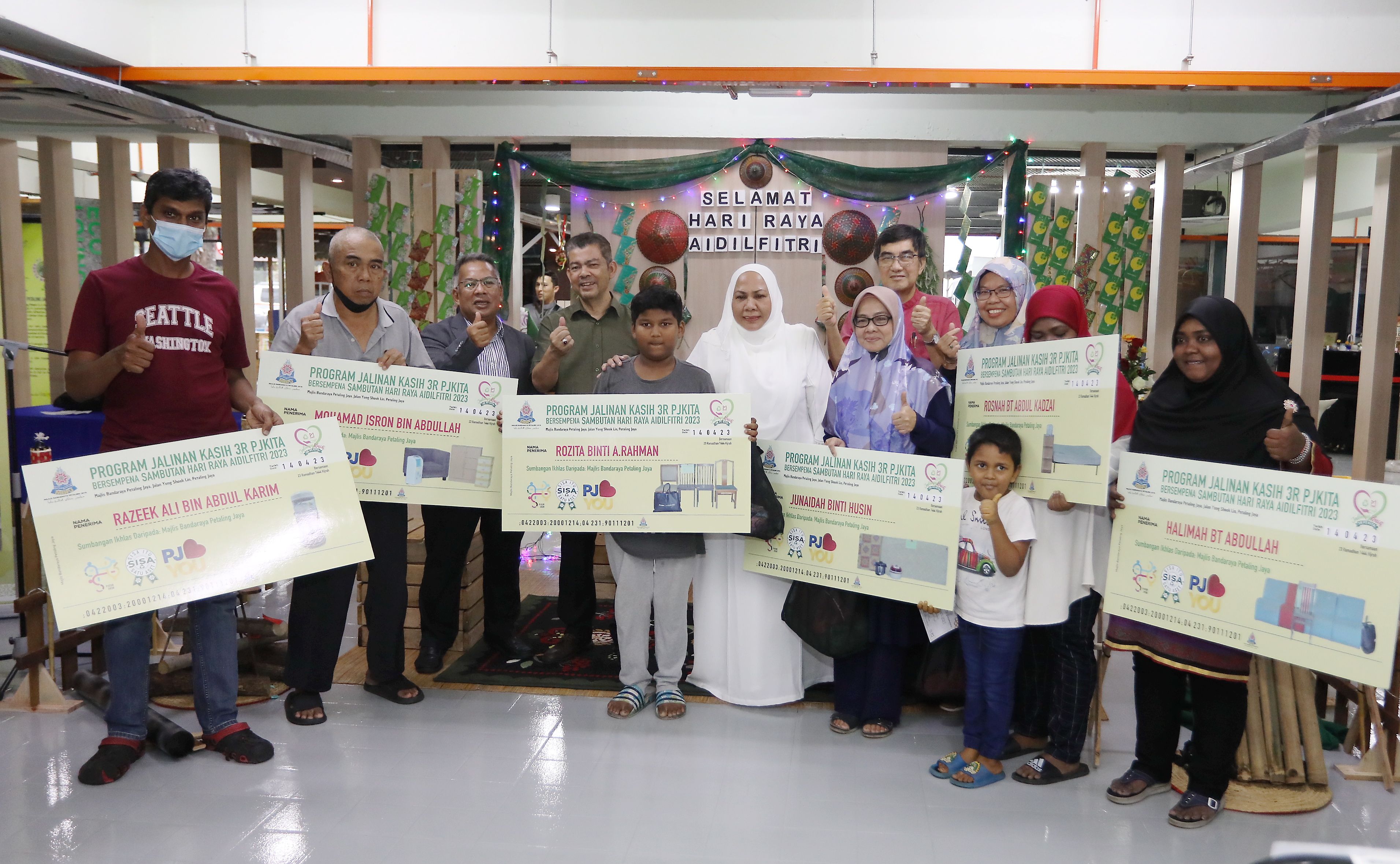 11 keluarga terima sumbangan perabot, pakaian terpakai