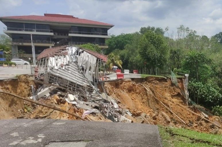 大马反贪污学院入口发生土崩 76名职员安然无恙