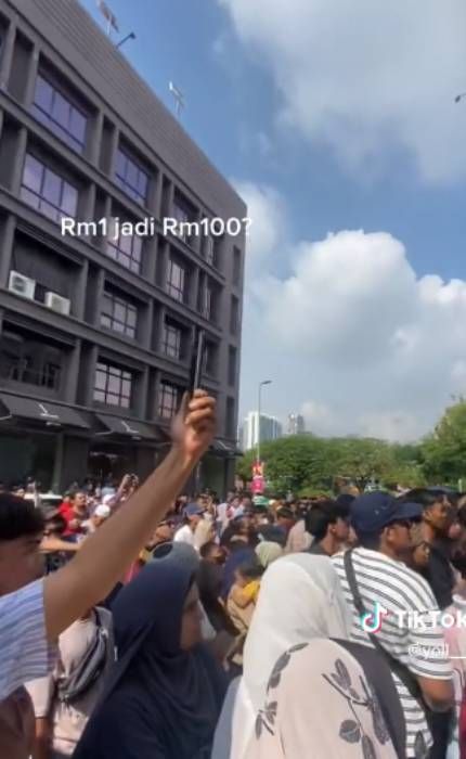 1令吉服装引骚乱 警方提醒商家勿误导促销