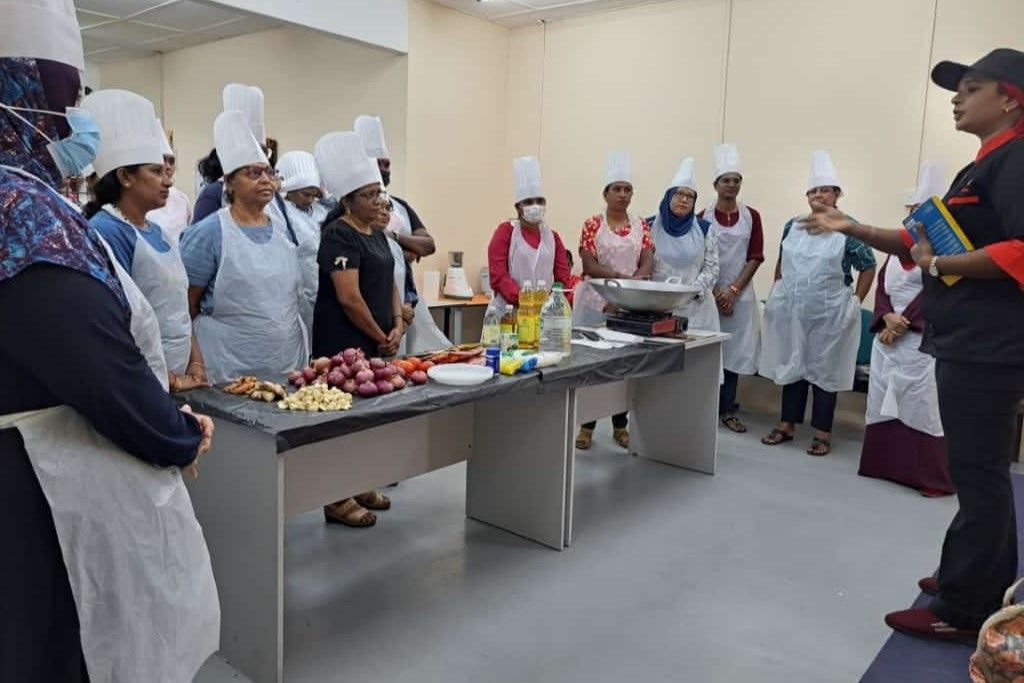 குடும்பம் வருமானத்தை ஈட்டவும், அதிகரிக்கவும் உணவு தொடர்பான பட்டறை  வழி மகளிர் மேம்பாடு  - செந்தோசா தொகுதி