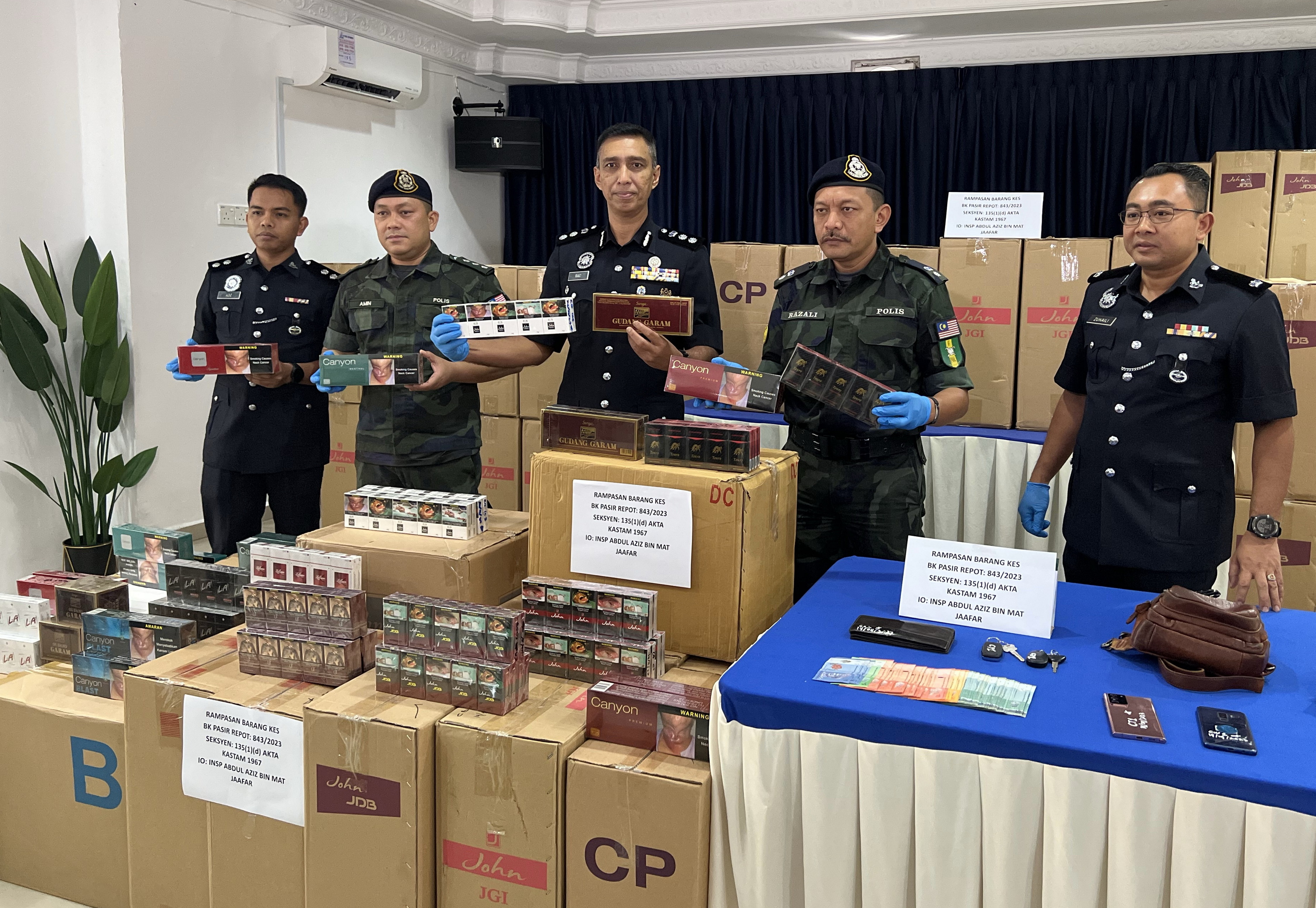Lelaki ditahan, rokok seludup bernilai RM1.24 juta dirampas