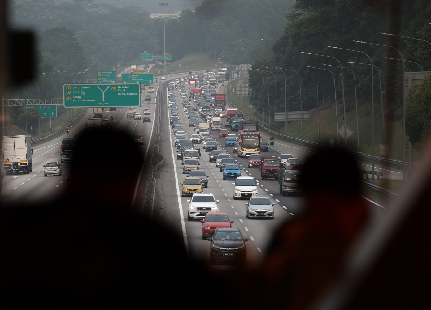 Aliran trafik mulai sesak di Plaza Tol Gombak setakat 11 pagi ini