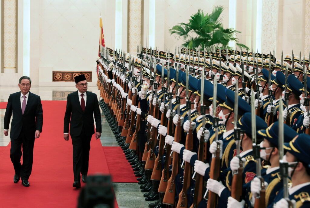 安华：优先与中国建立更牢固关系