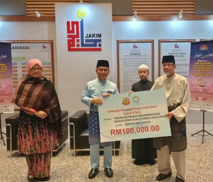 Mais, Jais, Jakess hulur sumbangan RM261,500 kepada mangsa gempa bumi