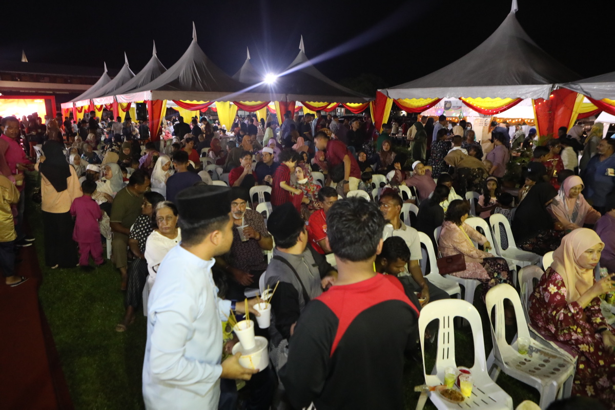 Rakyat pelbagai bangsa seronok, teruja kunjungi jelajah Aidilfitri