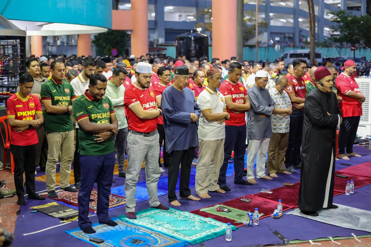 Raja Muda berkenan buka puasa bersama 1,000 penyokong Selangor FC