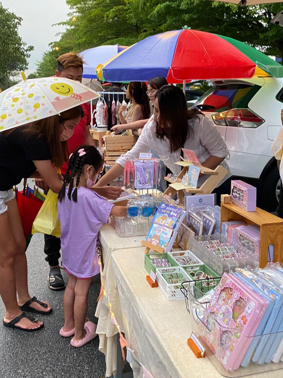 万挠玩闹车尾箱市集5pm开始 今日最后一天.不要错过