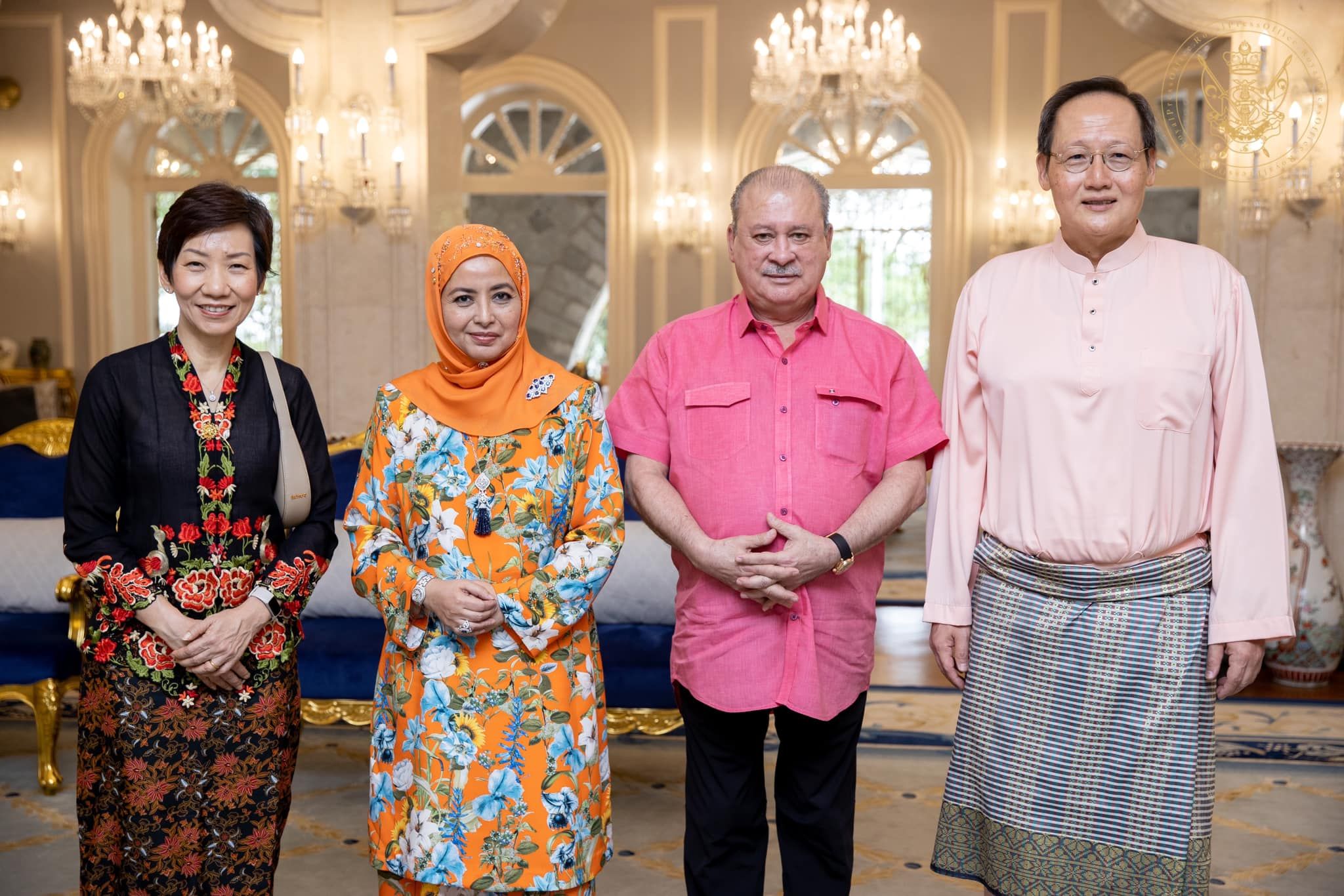 新加坡2部长开斋节拜访柔苏丹