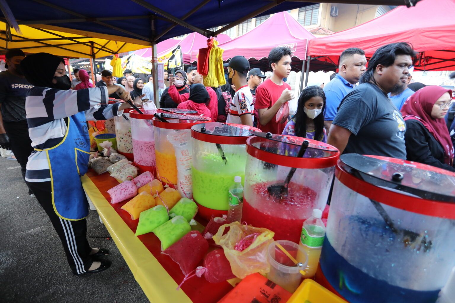 பல்வேறு குற்றங்களுக்கான ரமலான் சந்தை வியாபாரிகளுக்கு 2,188 குற்றப்பதிவுகள்