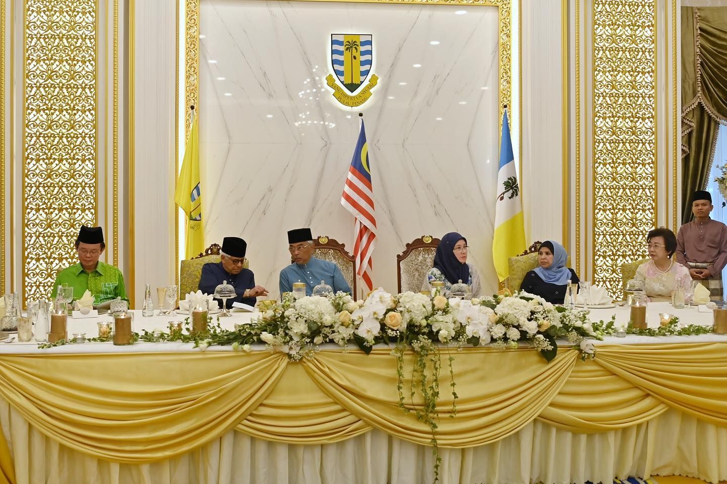 King, Queen break fast with Penang govt leaders