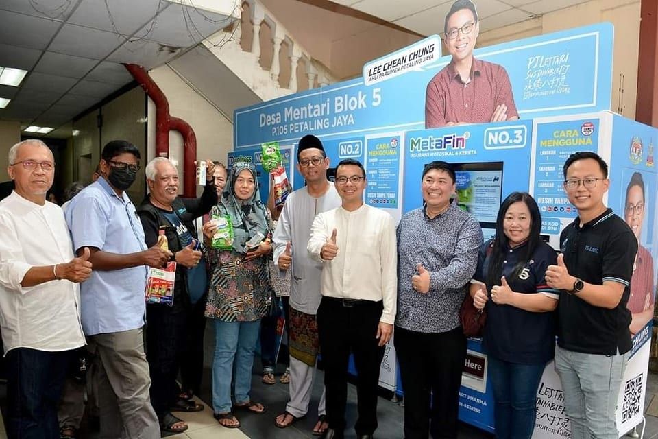 灵市组屋区设智能贩卖机  李健聪：方便购药物车险