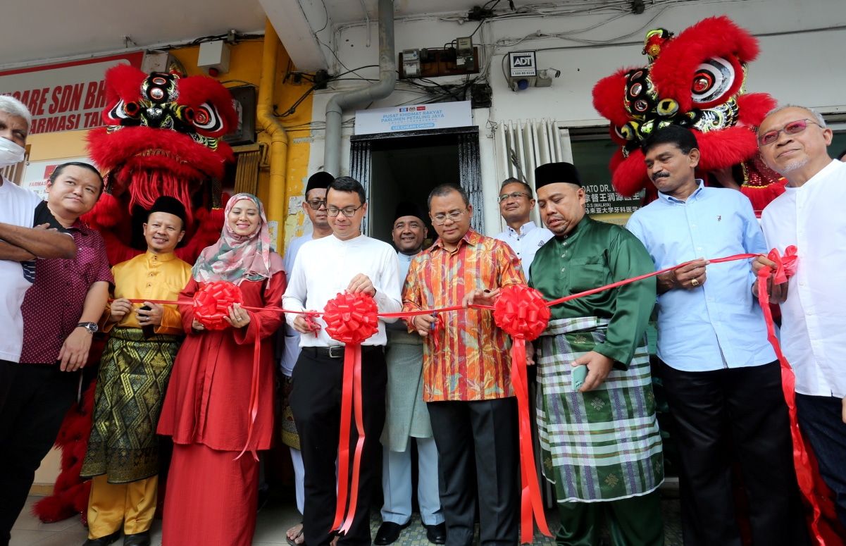 MB officiates Petaling Jaya parliamentary service centre, starts operating today