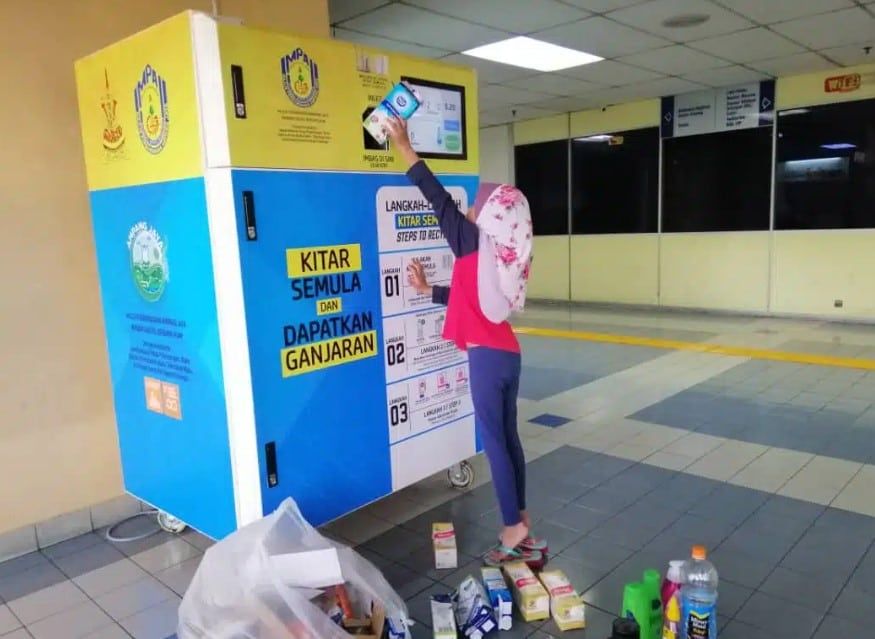 资源回收机器可把物品价 直汇入银行户头