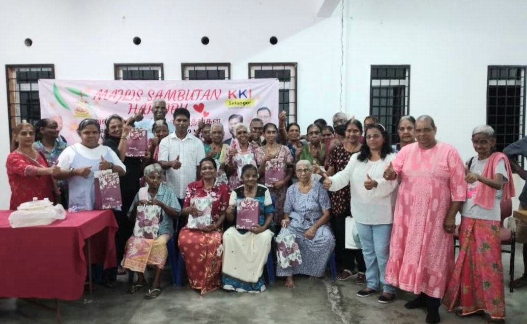 பத்தாங் காலி இந்திய சமூகத் தலைவரின் ஏற்பாட்டில் அன்னையர் தின விழா- 30 தாய்மார்கள் சிறப்பிக்கப்பட்டனர்