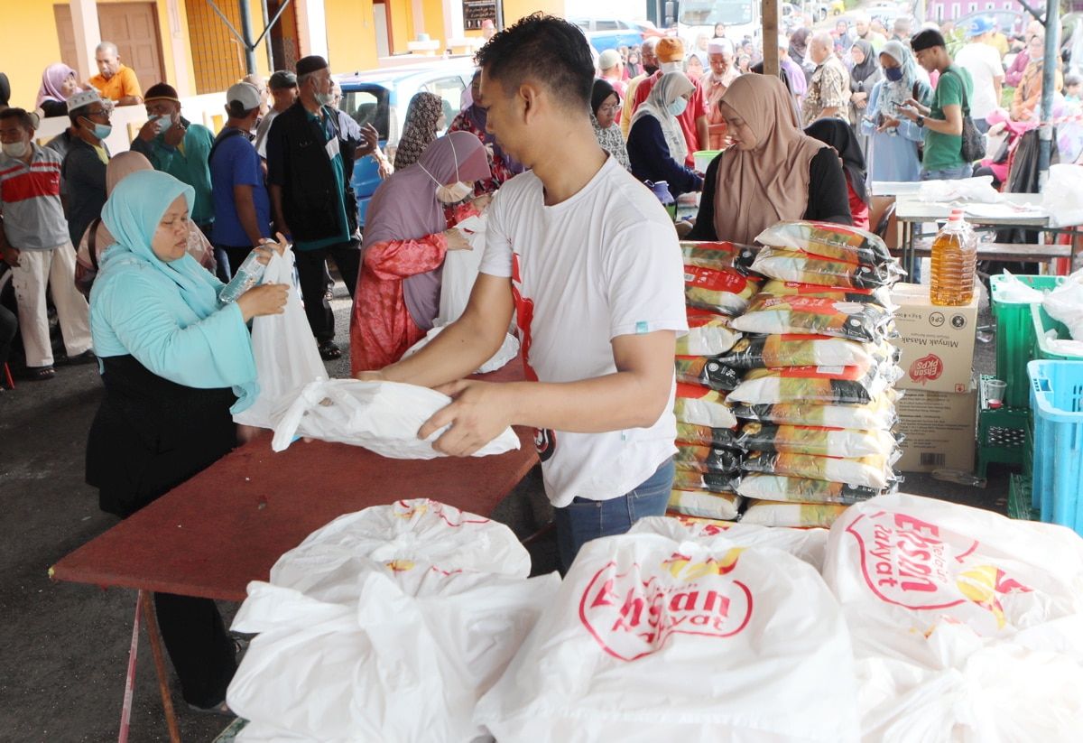 Lebih 30 kali datang ke jualan murah negeri, berbaloi beratur panjang