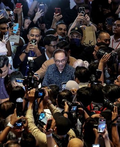 《安华,不为人知的故事》电影 触动首相的心