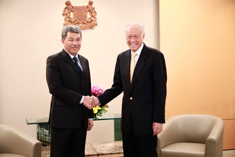 Defence Minister in Singapore to strengthen defence cooperation
