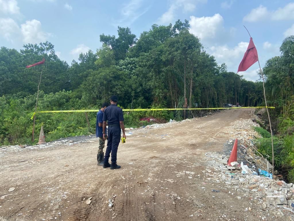 非法倒垃圾被逮  瓜冷市会扣押一罗里