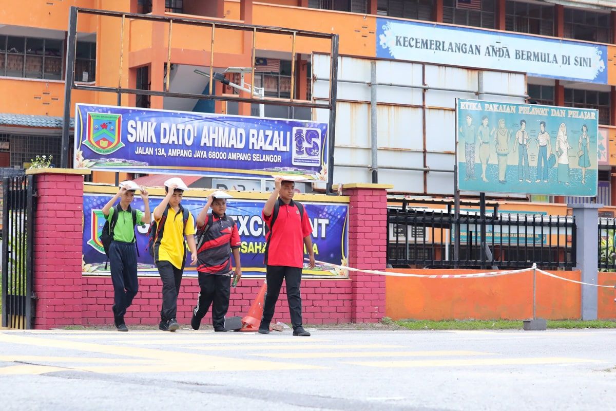 教育部长：热浪未缓解  学生允穿运动服上课