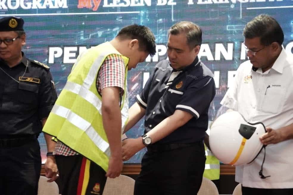 陆兆福：计划扩大MyLesen至E级驾照 助解决巴士司机短缺