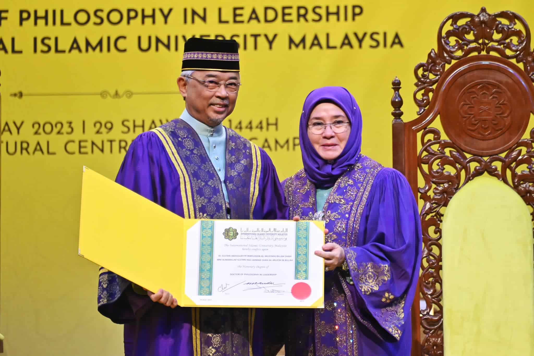Agong conferred honourary doctorate of philosophy in leadership by IIUM