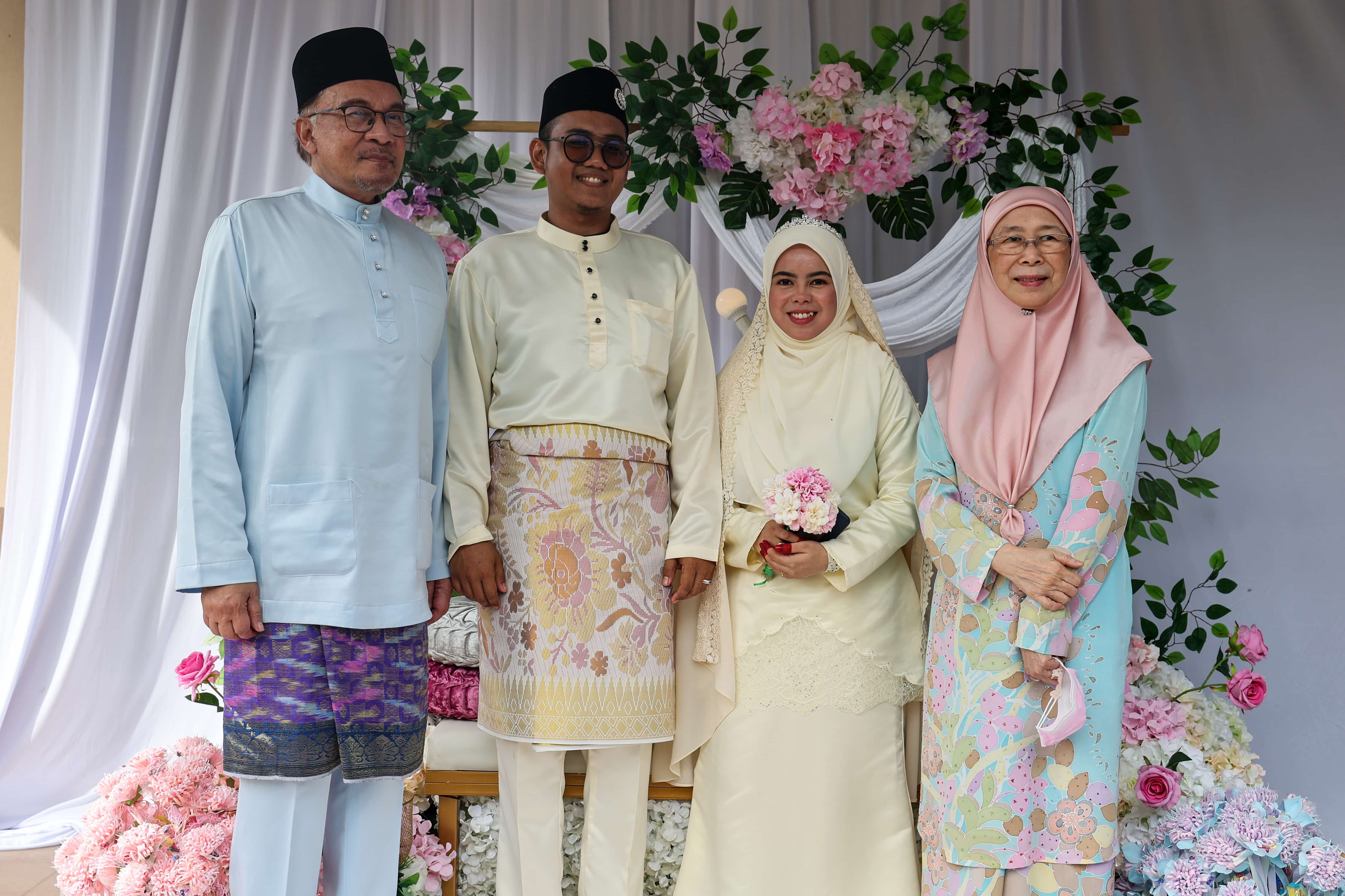 Kehadiran PM, isteri kejutan buat pengantin kematian ibu semalam