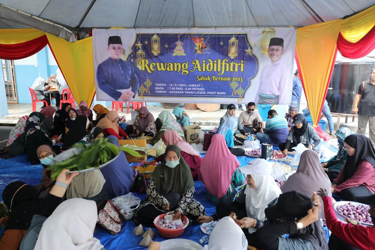 Rewang rumah terbuka Sabak Bernam meriah, sembelih 2 ekor lembu