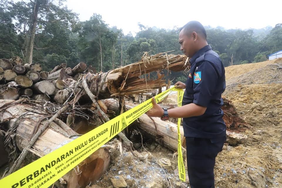 MPHS raids ECRL construction site in Serendah over unauthorised land development