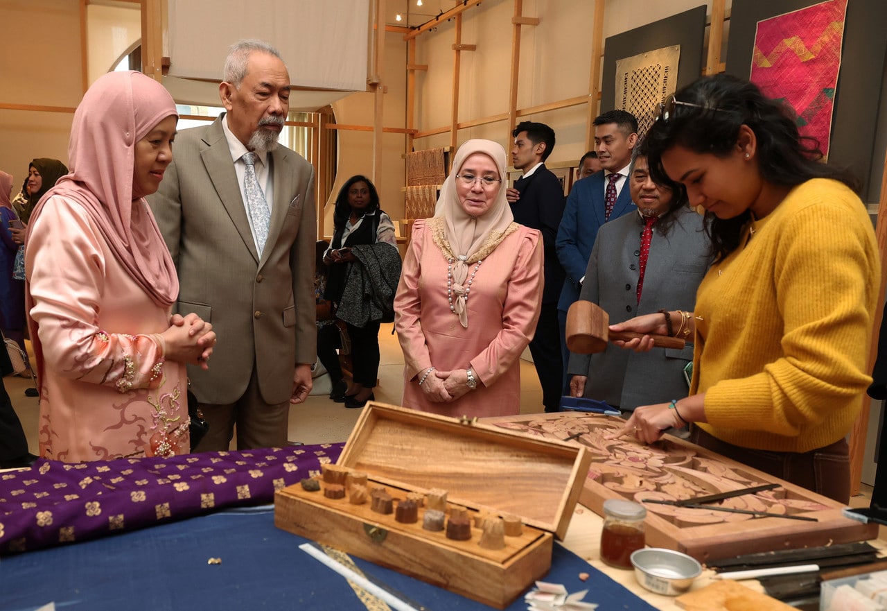 LCW: Tun Juhar, Lord Mayor of Westminster among dignitaries visiting Malaysian Pavilion