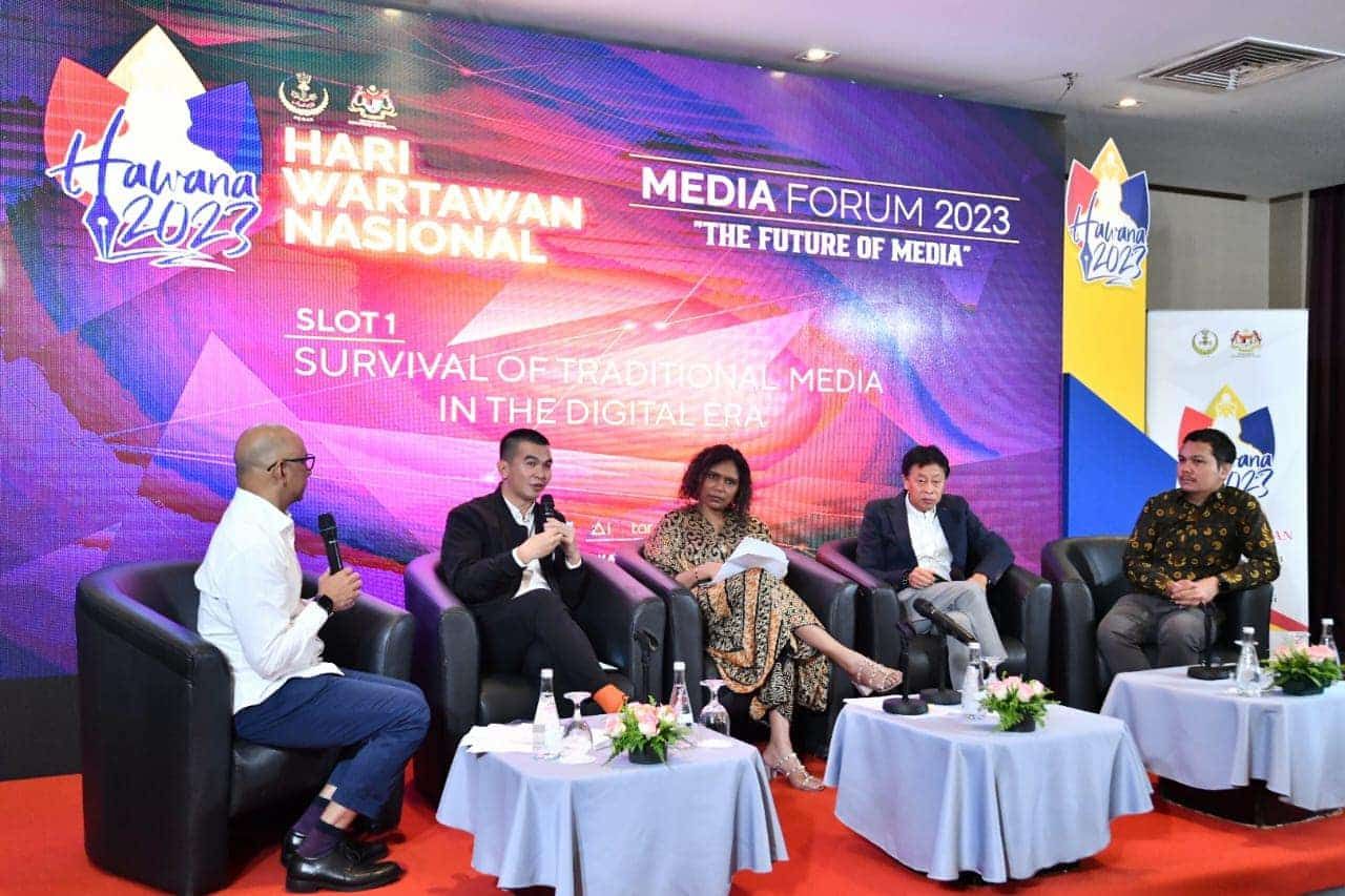 专家：传统媒体须进化融合社媒