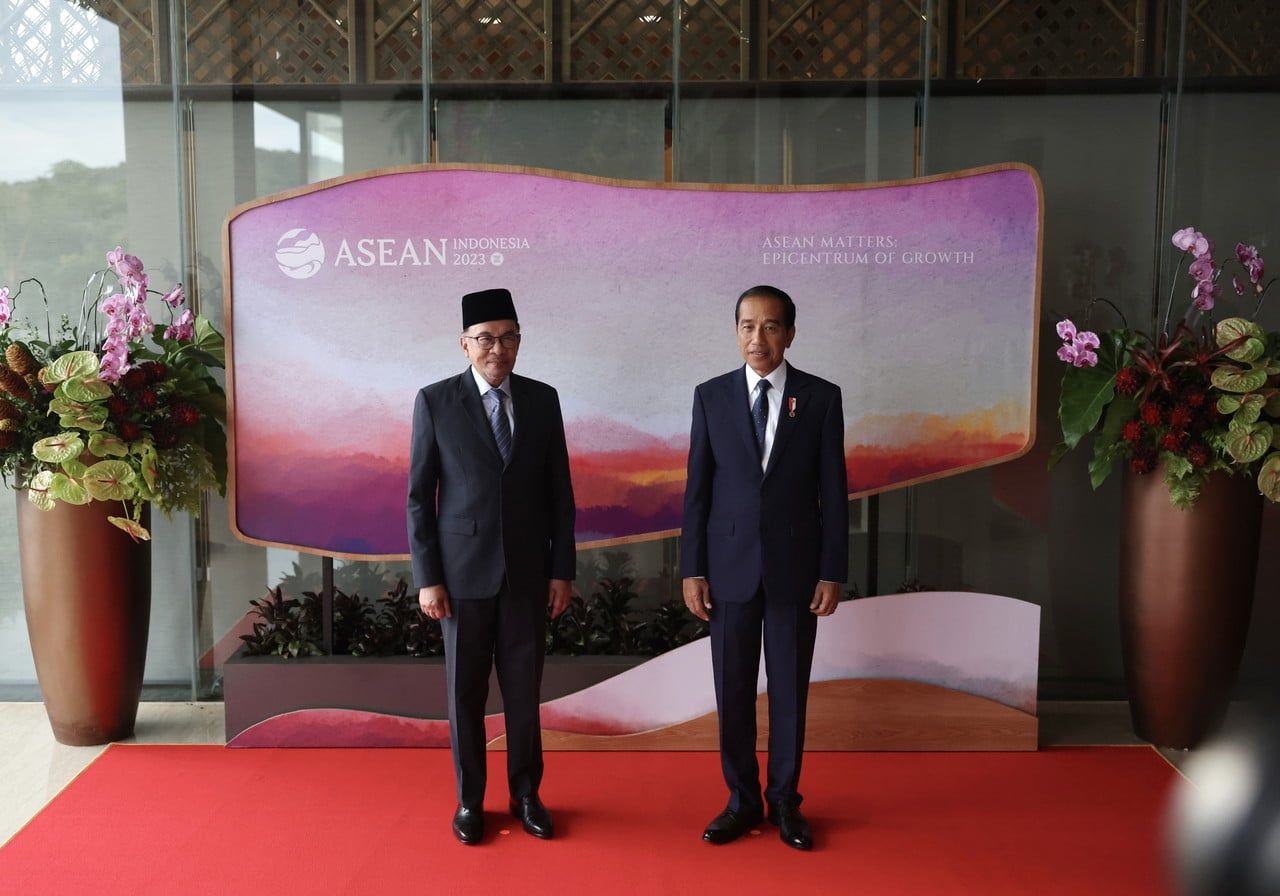 PM emphasises five agendas during bilateral meeting with Jokowi