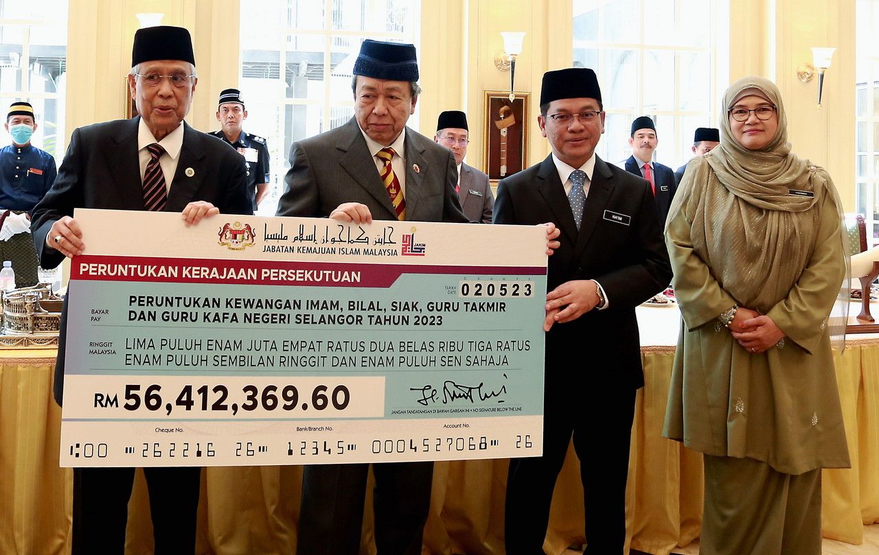 Sultan of Selangor receives RM56 mln allocation for allowances of imams, religious staff