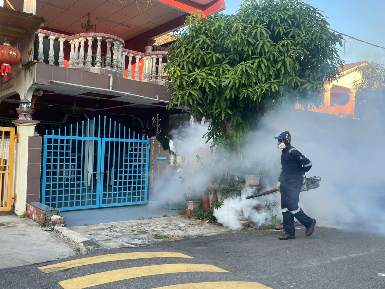 防骨痛热症肆虐阿曼花园 瓜冷市会昨喷蚊雾