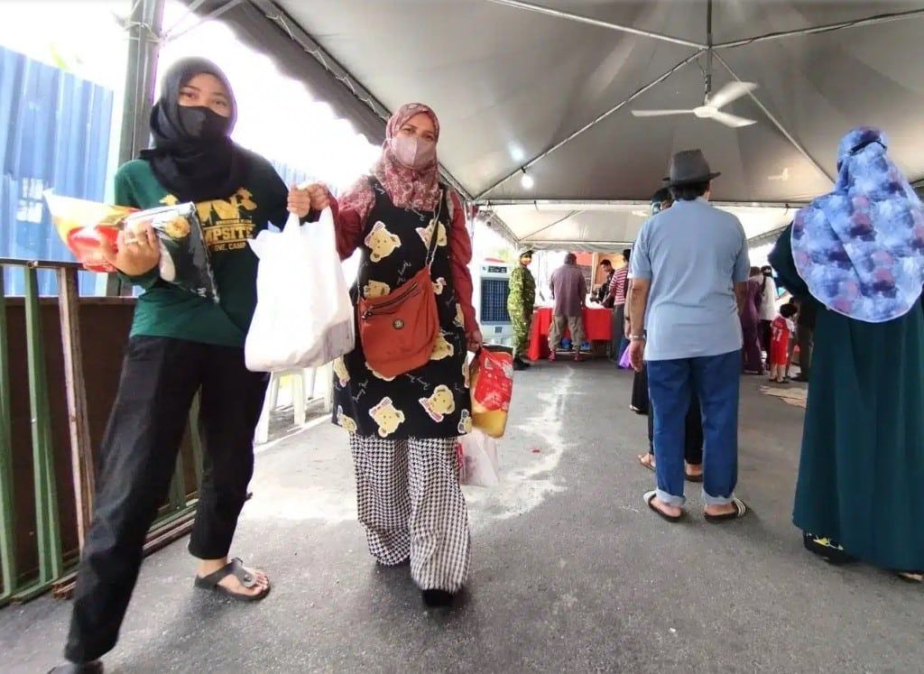 双溪杜亚区人民市集  400肉鸡1小时被扫光！