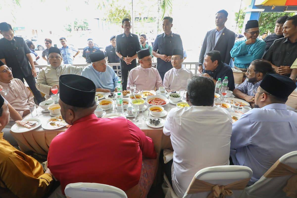 Peniaga medan selera raih pengalaman layan PM makan tengah hari