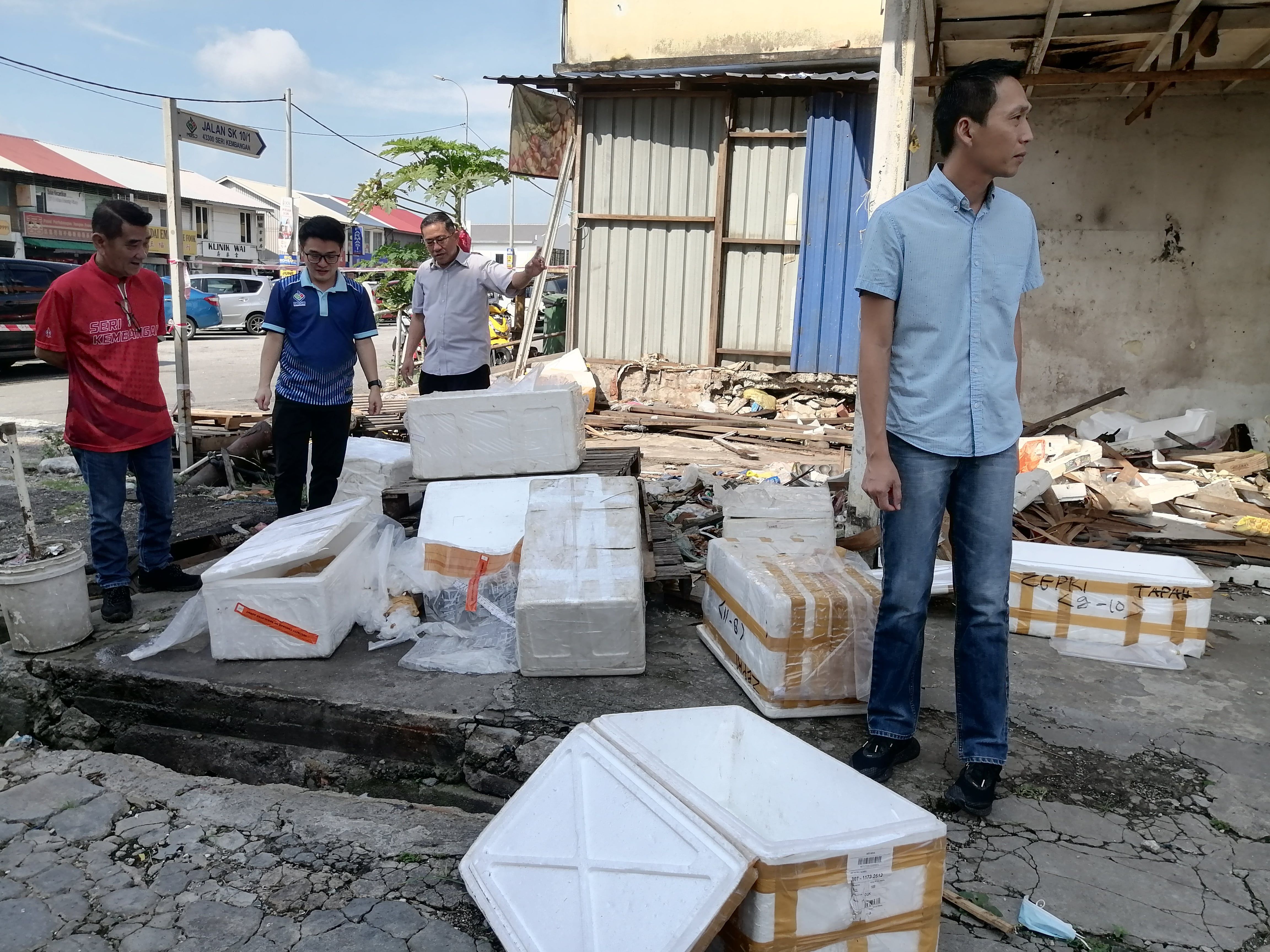 （视频）业者载垃圾到旧巴刹丢弃被拍下 欧阳捍华：绝不纵容.呈证开罚