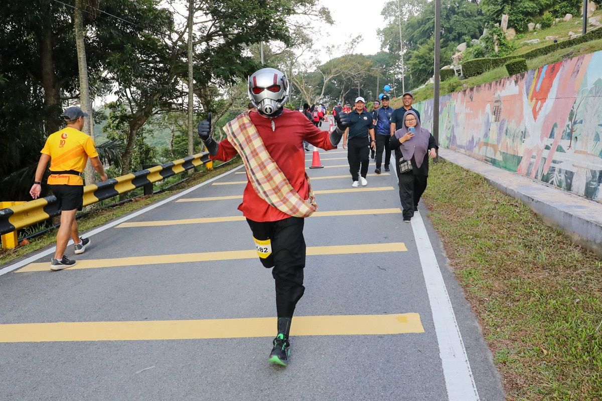 Over 1,000 participate in Bukit Melawati Lebarun to promote Kuala Selangor tourism