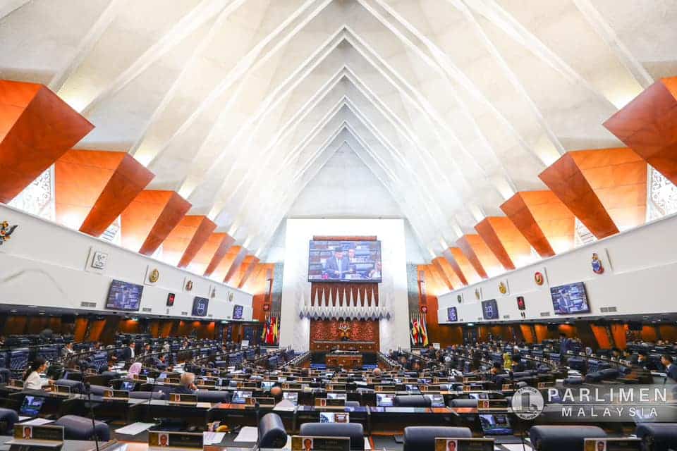 PM perjelas perjanjian sempadan maritim Malaysia-Indonesia di Dewan Rakyat