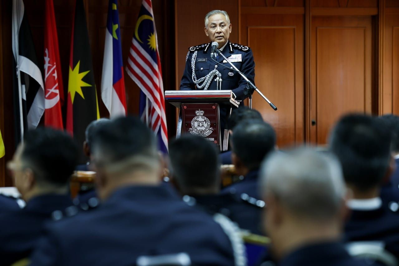 警总长否认违纪行为束之高阁