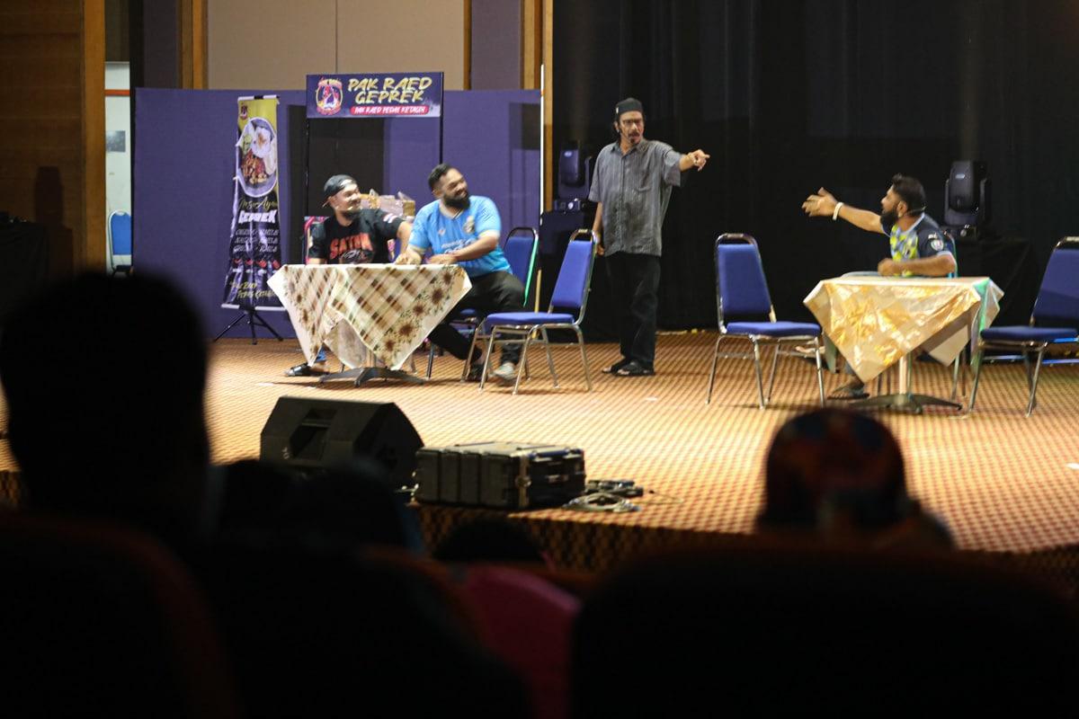 Anti-drug stage production well-received, 1,200 tickets sold out before performance