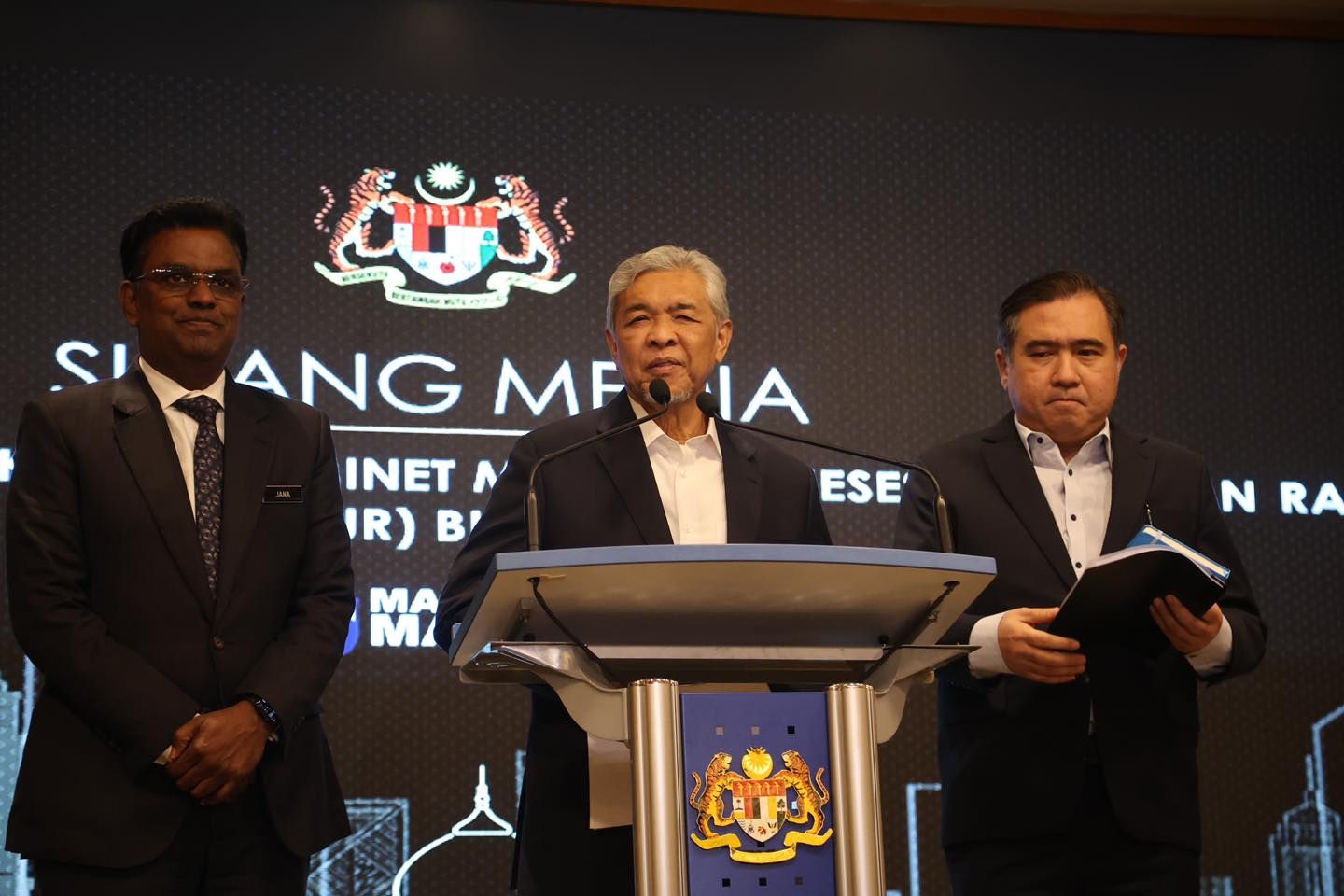 增巴士通道.设逆向车道  扎希：减少城市交通拥堵