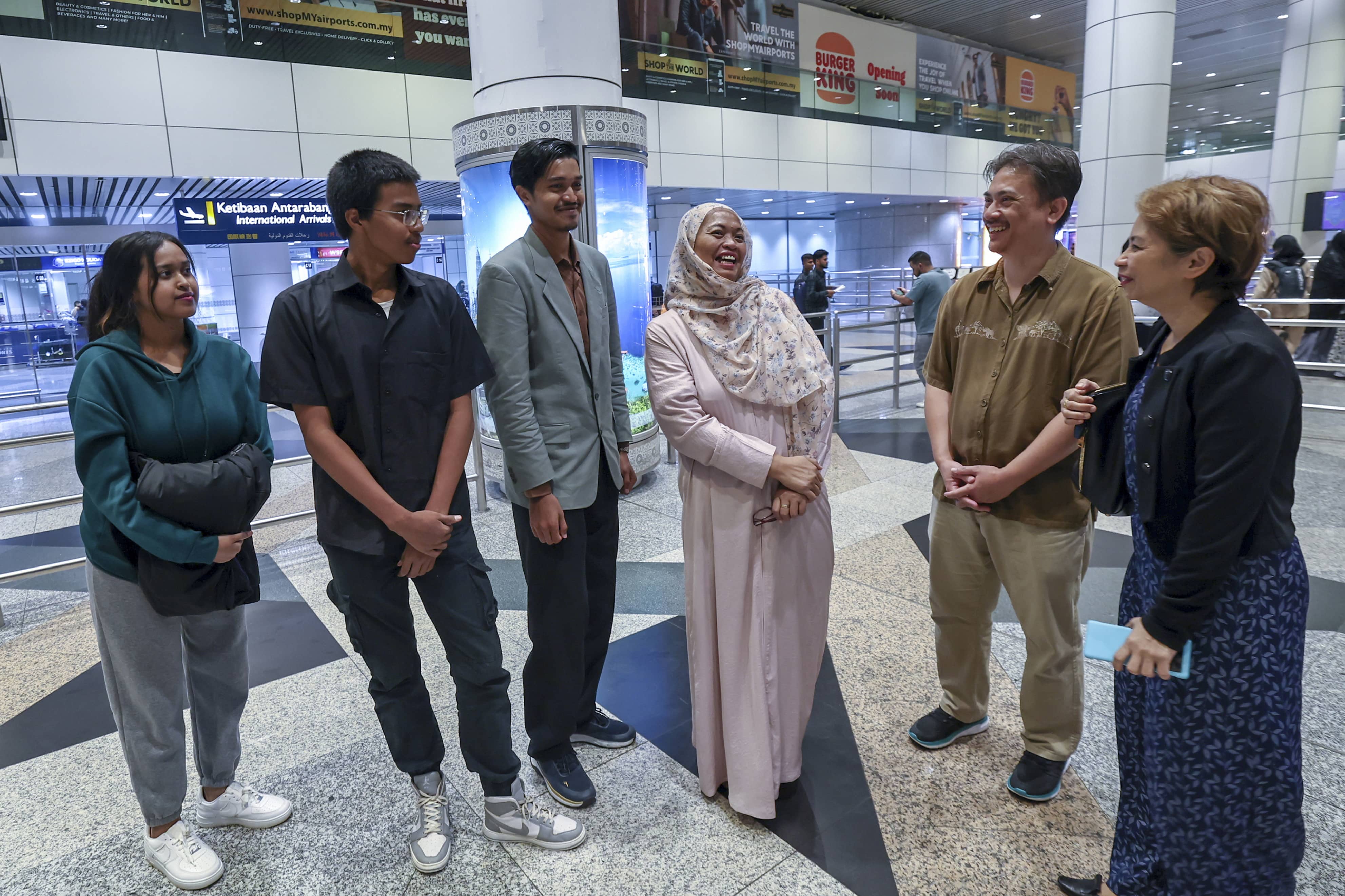 Terkandas lebih 22 hari di Sudan, tiga sekeluarga selamat kembali ke Malaysia