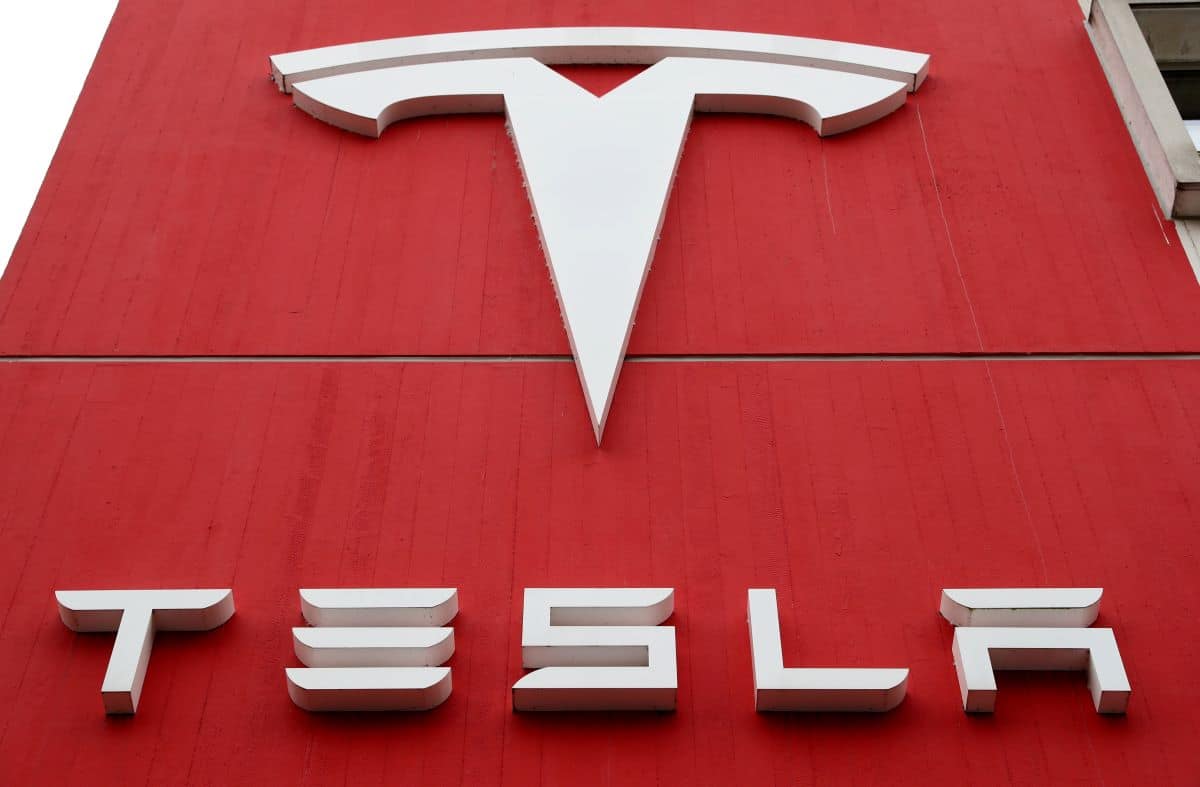 Elon Musk warns of tough economy, says Tesla not immune