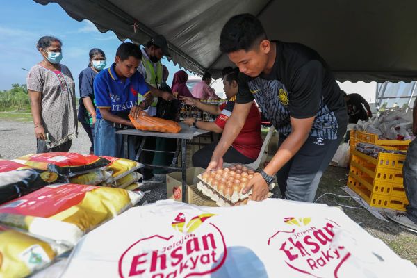 500 ekor ayam habis kurang sejam di jualan murah DUN Kota Kemuning